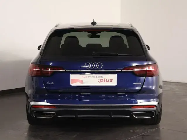 Usata Audi A4 S-Line 204 CV (150 kW) 2024 Blu navarra metallizzato Station wagon
