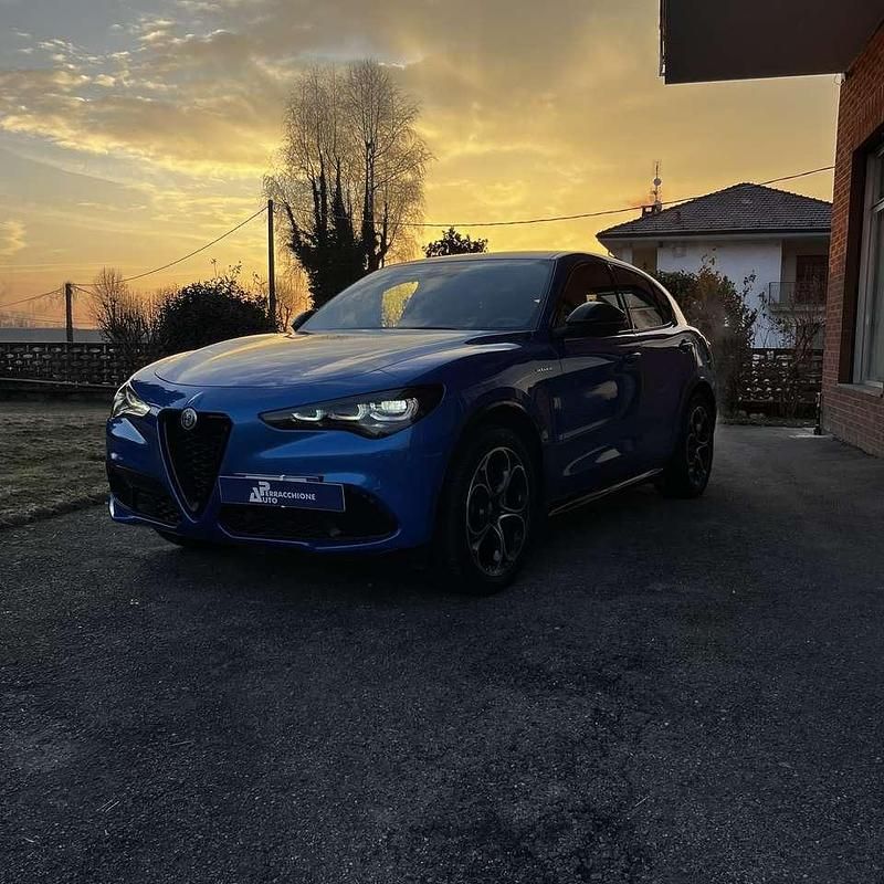 Usata Alfa Romeo Stelvio Veloce 209 CV (153 kW) 2024 Blu misano SUV