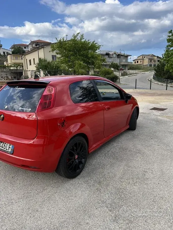 Usata Fiat Grande Punto 131 CV (96 kW) 2008 Rosso Utilitaria