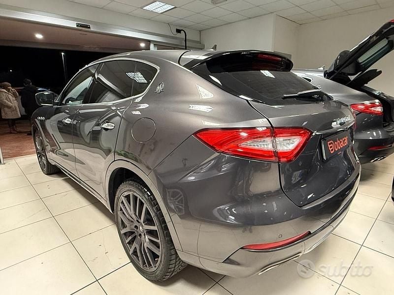Usata Maserati Levante 275 CV (202 kW) 2016 Grigio SUV