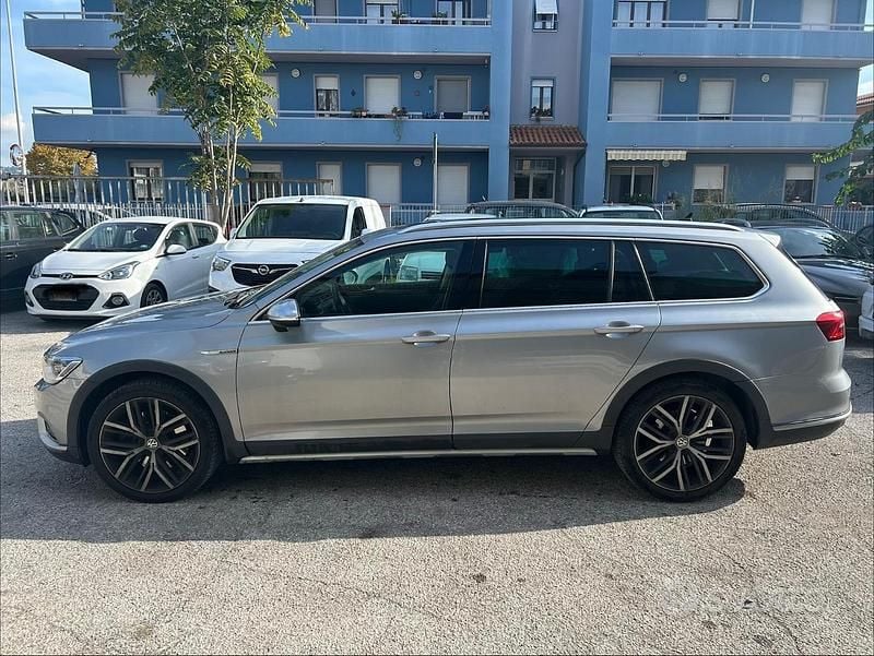 Usata VW Passat Alltrack 240 CV (176 kW) 2018 Grigio Station wagon