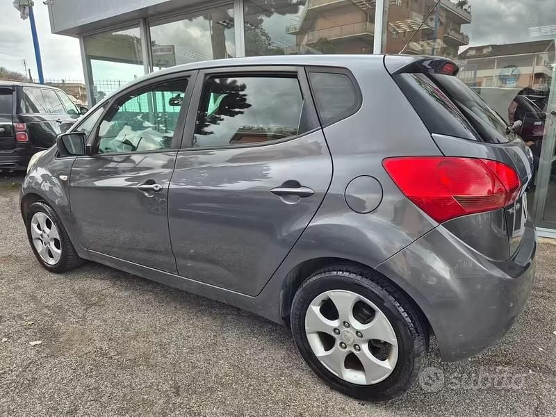 Usata Kia Venga 89 CV (65 kW) 2010 Grigio Utilitaria