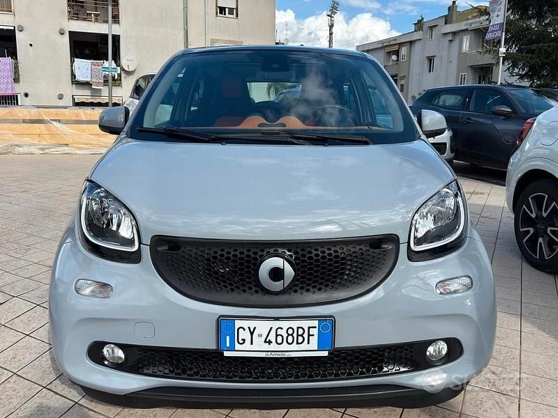 Usata Smart ForFour 71 CV (52 kW) 2016 Grigio Utilitaria