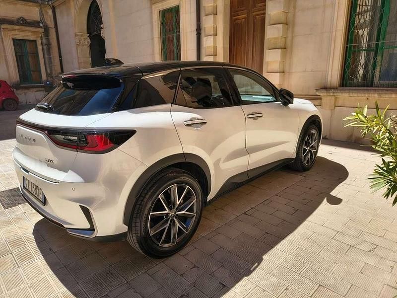 Usata Lexus LBX 91 CV (66 kW) 2024 Bianco SUV
