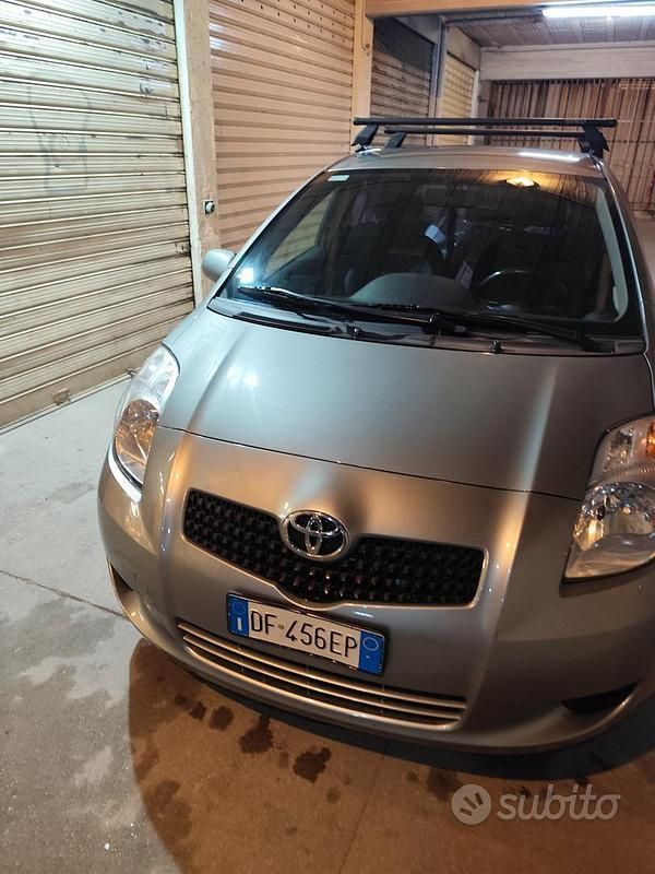 Usata Toyota Yaris 90 CV (66 kW) 2007 Grigio Utilitaria