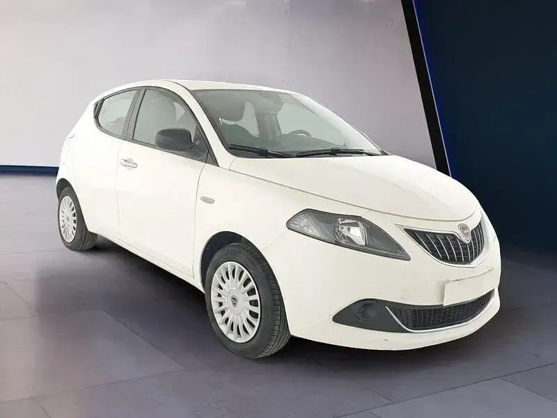 Usata Lancia Ypsilon Silver 69 CV (50 kW) 2022 Beige Utilitaria