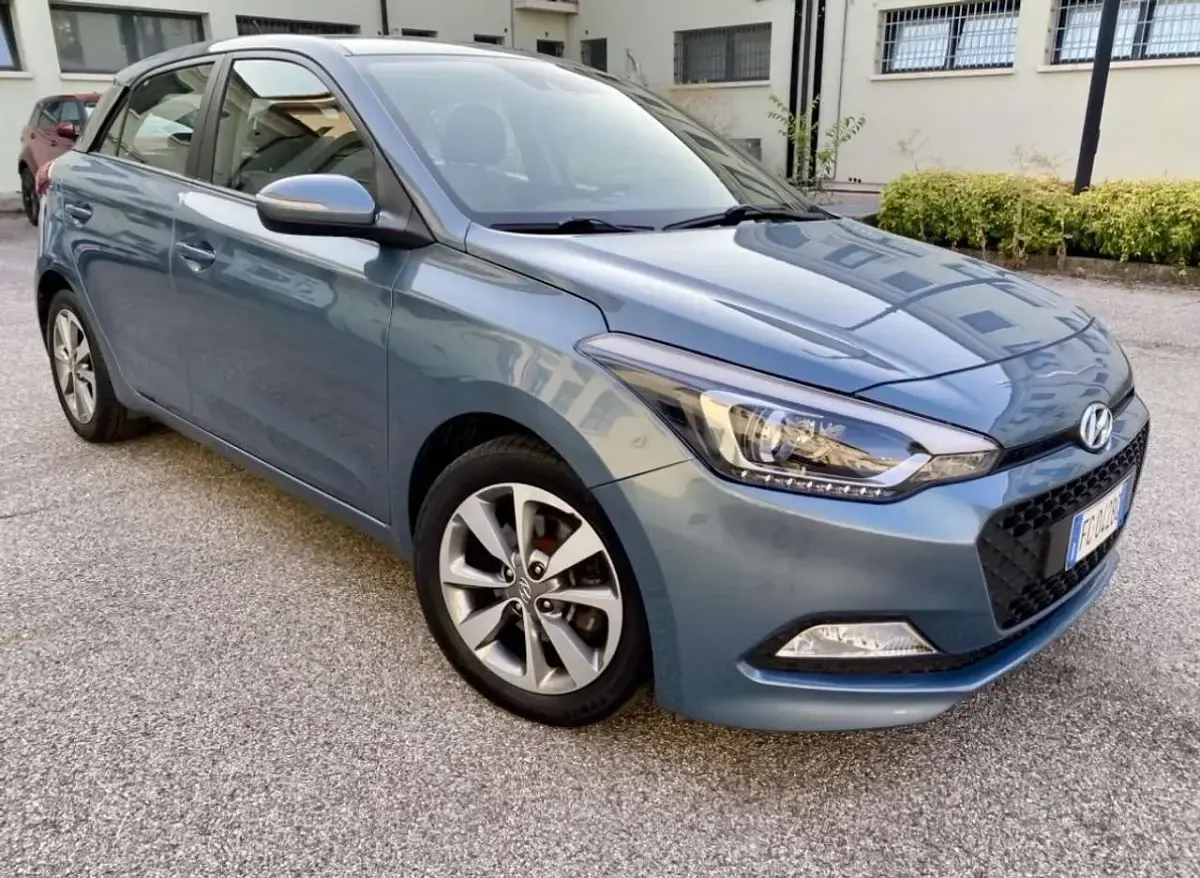 Usata Hyundai i20 GO! 75 CV (55 kW) 2016 Blu/azzurro Berlina
