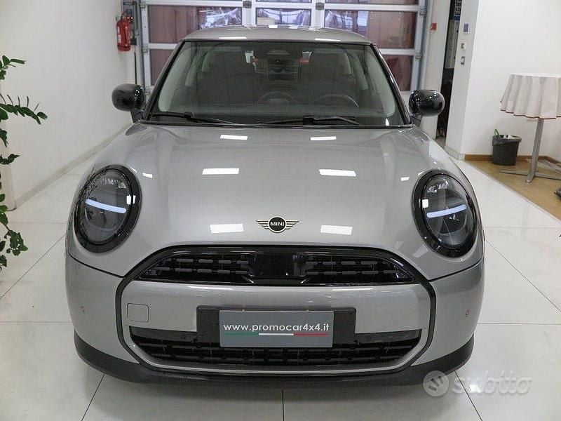 Usata Mini Cooper Essential 156 CV (114 kW) 2024 Grigio Utilitaria