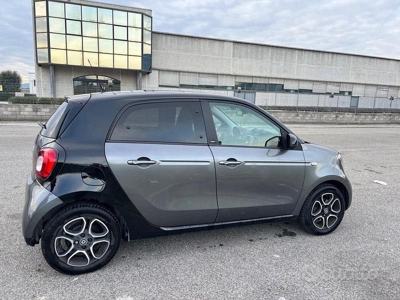 Usata Smart ForFour Prime 90 CV (66 kW) 2017 Grigio Utilitaria