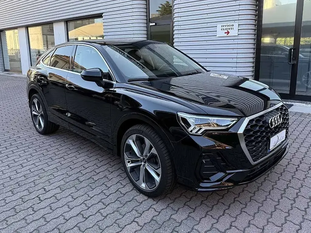 Usata Audi Q3 Sportback Ambiente 150 CV (110 kW) 2022 Nero / metallizzato SUV
