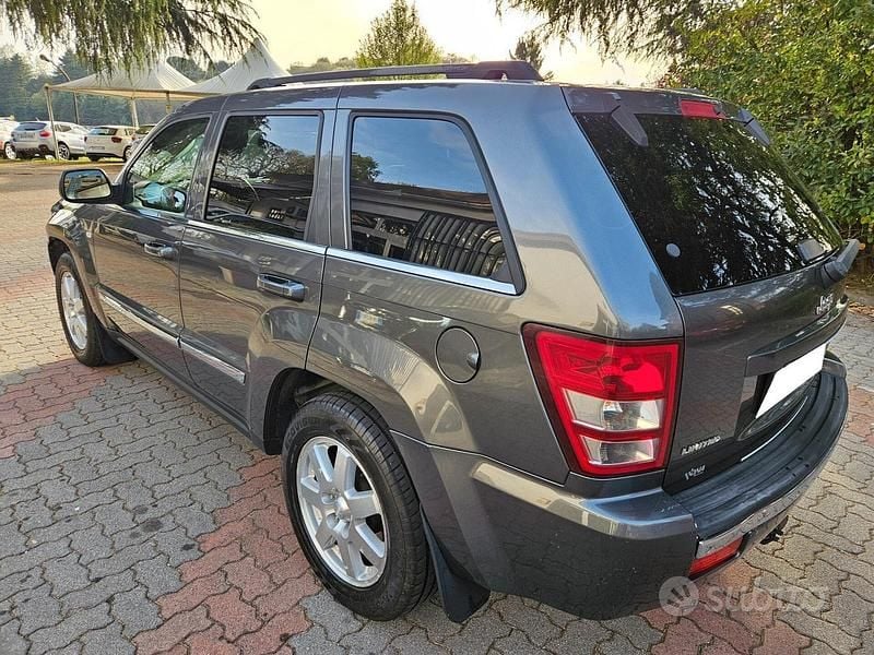 Usata Jeep Grand Cherokee Overland 218 CV (160 kW) 2006 Grigio SUV