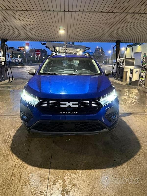 Usata Dacia Sandero Expression 100 CV (73 kW) 2023 Blu SUV