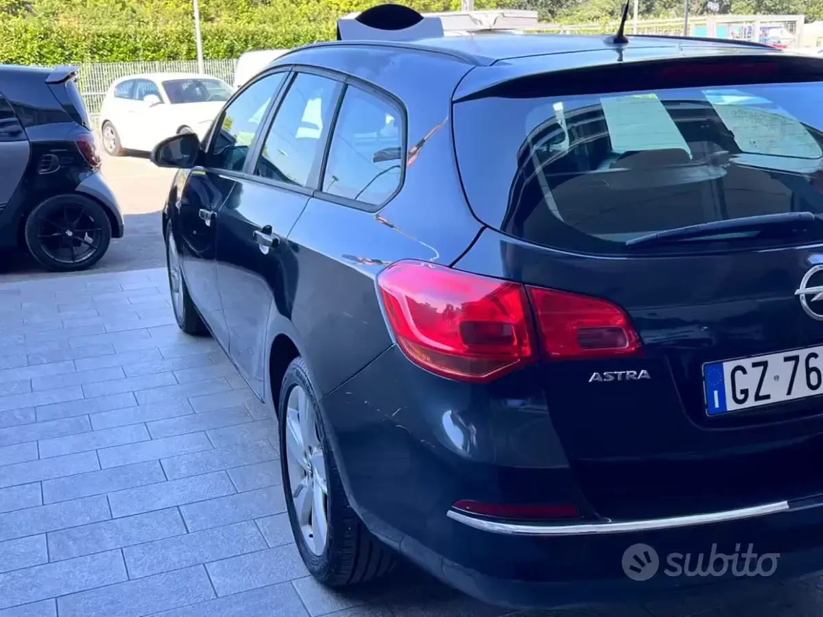 Usata Opel Astra 136 CV (100 kW) 2014 Nero Berlina