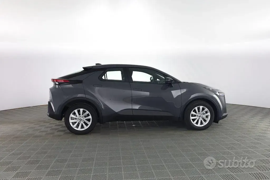Nuova Toyota C-HR Active 140 CV (102 kW) 2025 Ash grey SUV