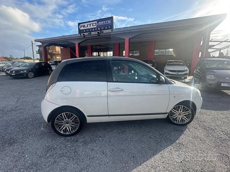 Usata Lancia Ypsilon 95 CV (69 kW) 2009 Beige Utilitaria
