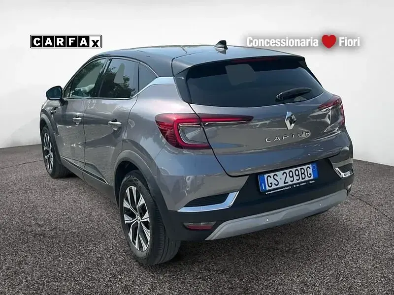 Usata Renault Captur Techno 101 CV (74 kW) 2023 Grigio SUV