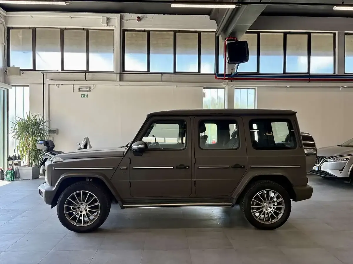 Usata Mercedes G500 Premium Plus 421 CV (309 kW) 2019 Matte olive green SUV