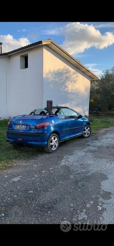 Usato 2002 Peugeot 206 CC Benzin (1.800 €)