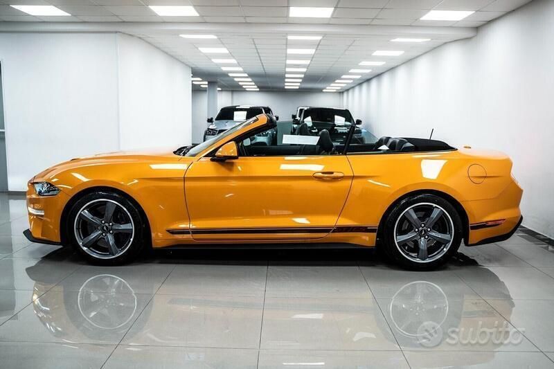 Usata Ford Mustang GT Convertible 450 CV (330 kW) 2023 Dallas orange perlato metall Cabrio
