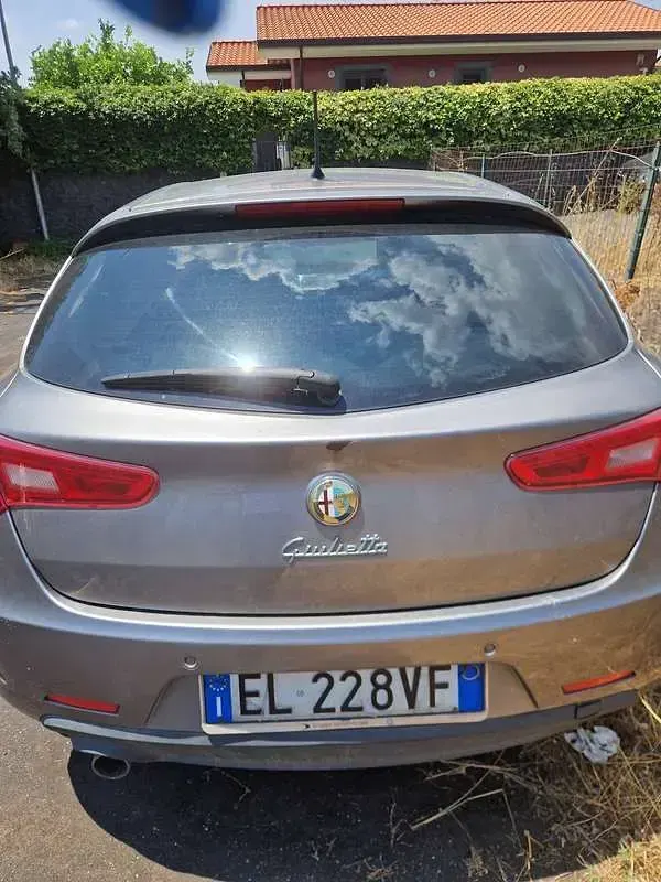 Usata Alfa Romeo Giulietta Distinctive 105 CV (77 kW) 2012 Grigio Utilitaria