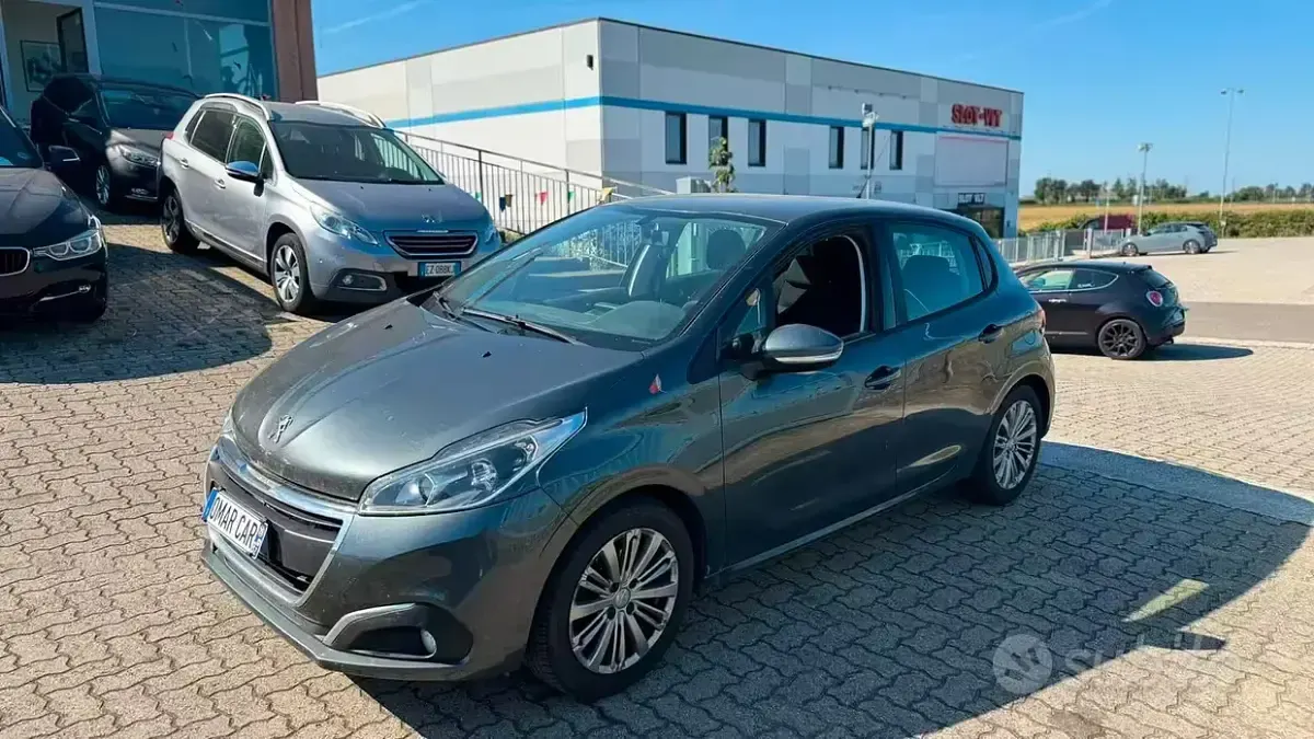 Usata Peugeot 208 82 CV (60 kW) 2017 Grigio Utilitaria