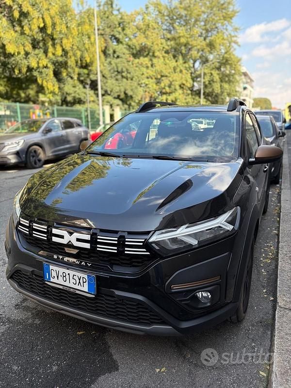 Nero Usata 2024 Dacia Sandero Stepway Due volumi | 15.000 € (Buon prezzo) - Immagine 1/4