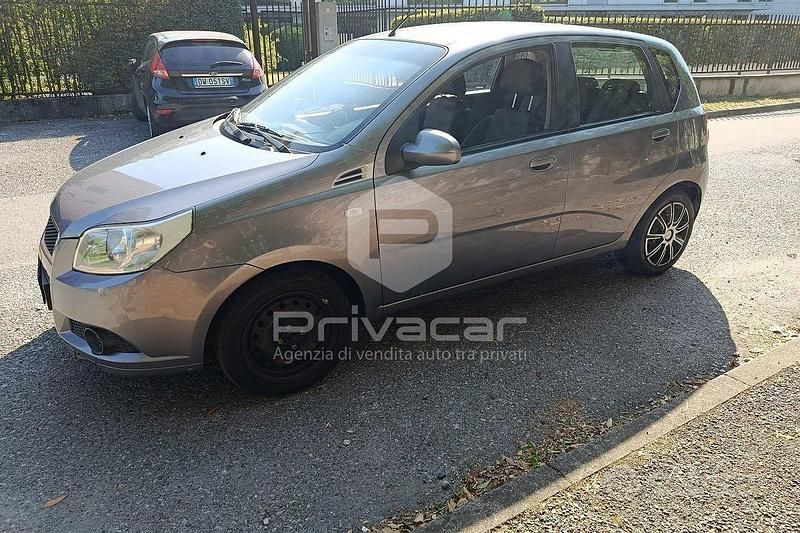 Grigio Usata 2009 Chevrolet Aveo LS Due volumi | 2000 € (Buon prezzo) - Immagine 1/4