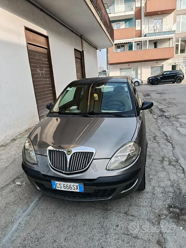 Usata Lancia Ypsilon 69 CV (50 kW) 2005 Nero Utilitaria