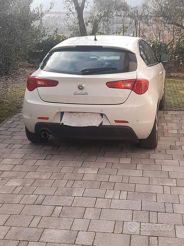 Usata Alfa Romeo Giulietta 120 CV (88 kW) 2011 Bianco Utilitaria