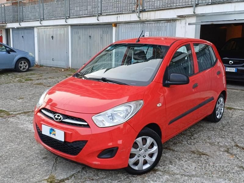 Rosso Usata 2012 Hyundai i10 Due volumi | 4690 € (Buon prezzo) - Immagine 1/4