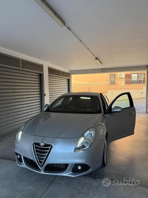 Usata Alfa Romeo Giulietta 105 CV (77 kW) 2011 Grigio Berlina