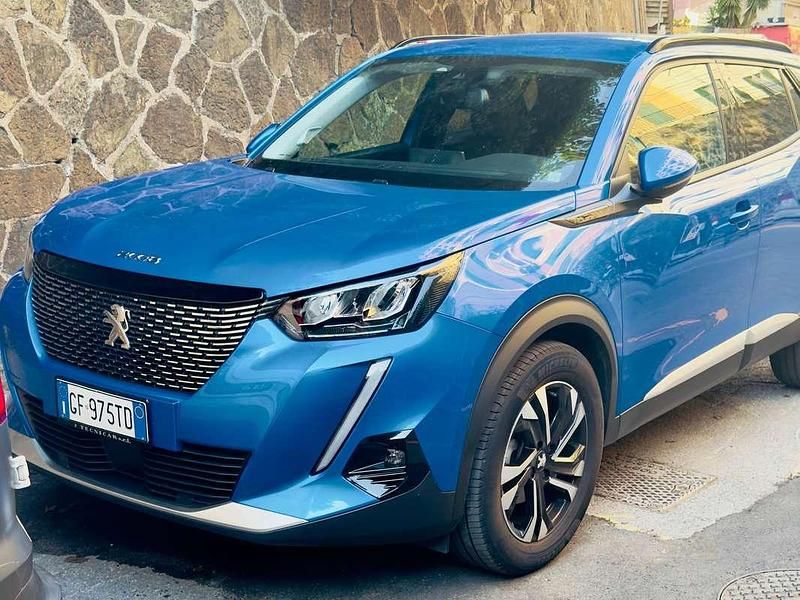 Usata Peugeot 2008 Allure 131 CV (96 kW) 2021 Blu/azzurro SUV