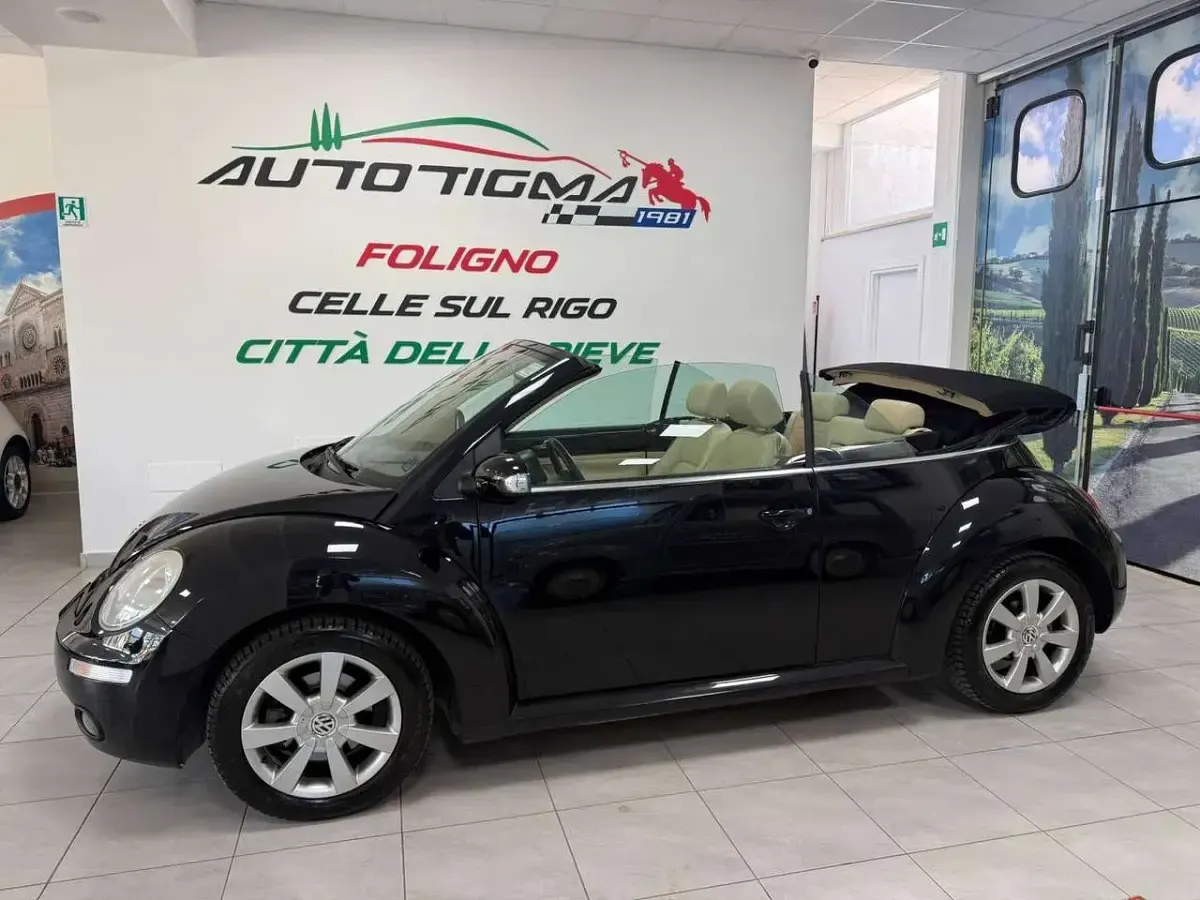 Usata VW New Beetle 102 CV (75 kW) 2008 Nero Utilitaria