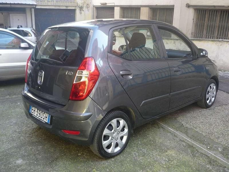 Usata Hyundai i10 Comfort 69 CV (50 kW) 2011 Grigio Utilitaria