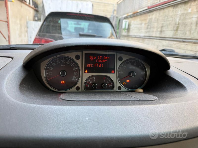 Grigio Usata 2011 Lancia Musa Monovolume | 5500 € (Molto cara) - Immagine 1/4