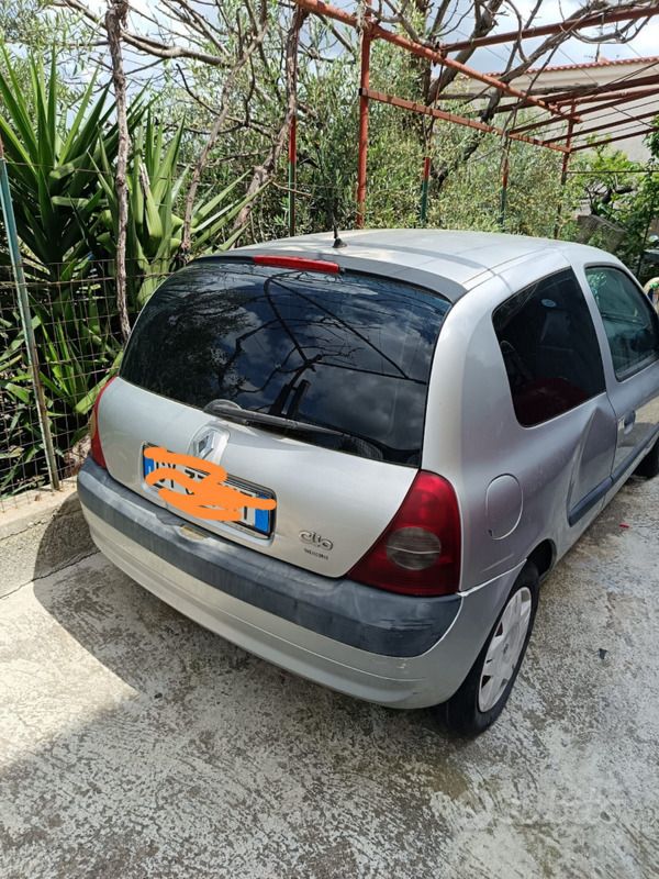 Usata Renault Clio II 65 CV (47 kW) 2005 Grigio Utilitaria