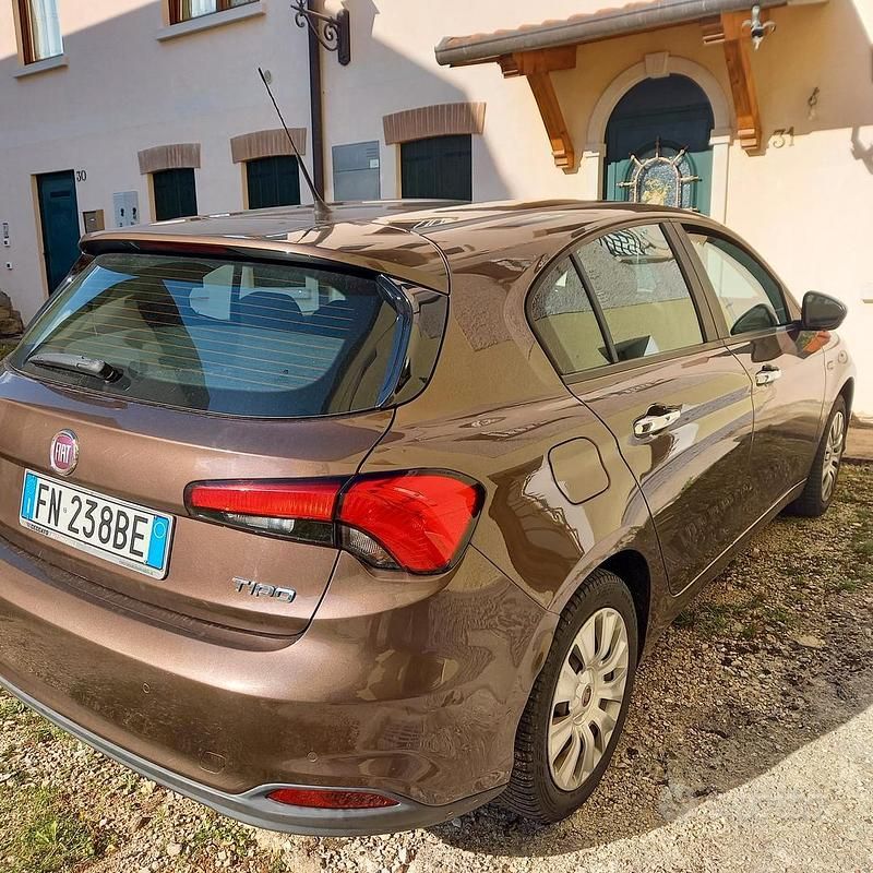 Usata Fiat Tipo 76 CV (55 kW) 2018 Marrone Berlina