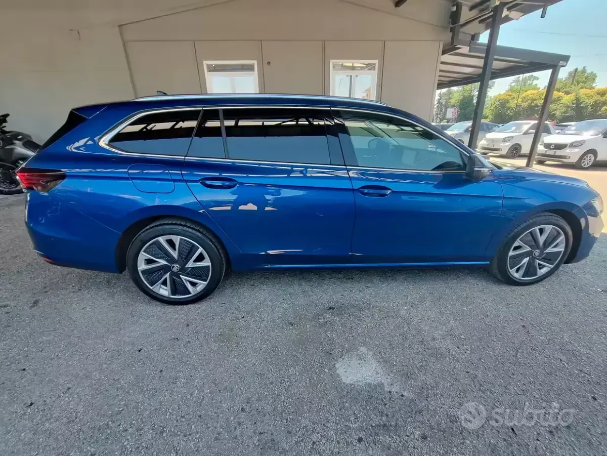 Usata Skoda Superb LAURIN & KLEMENT 150 CV (110 kW) 2024 Blu Station wagon