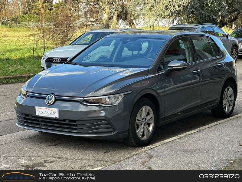 Grigio Usata 2021 VW Golf VIII Life Tre volumi | 17.500 € (Buon prezzo) - Immagine 1/4