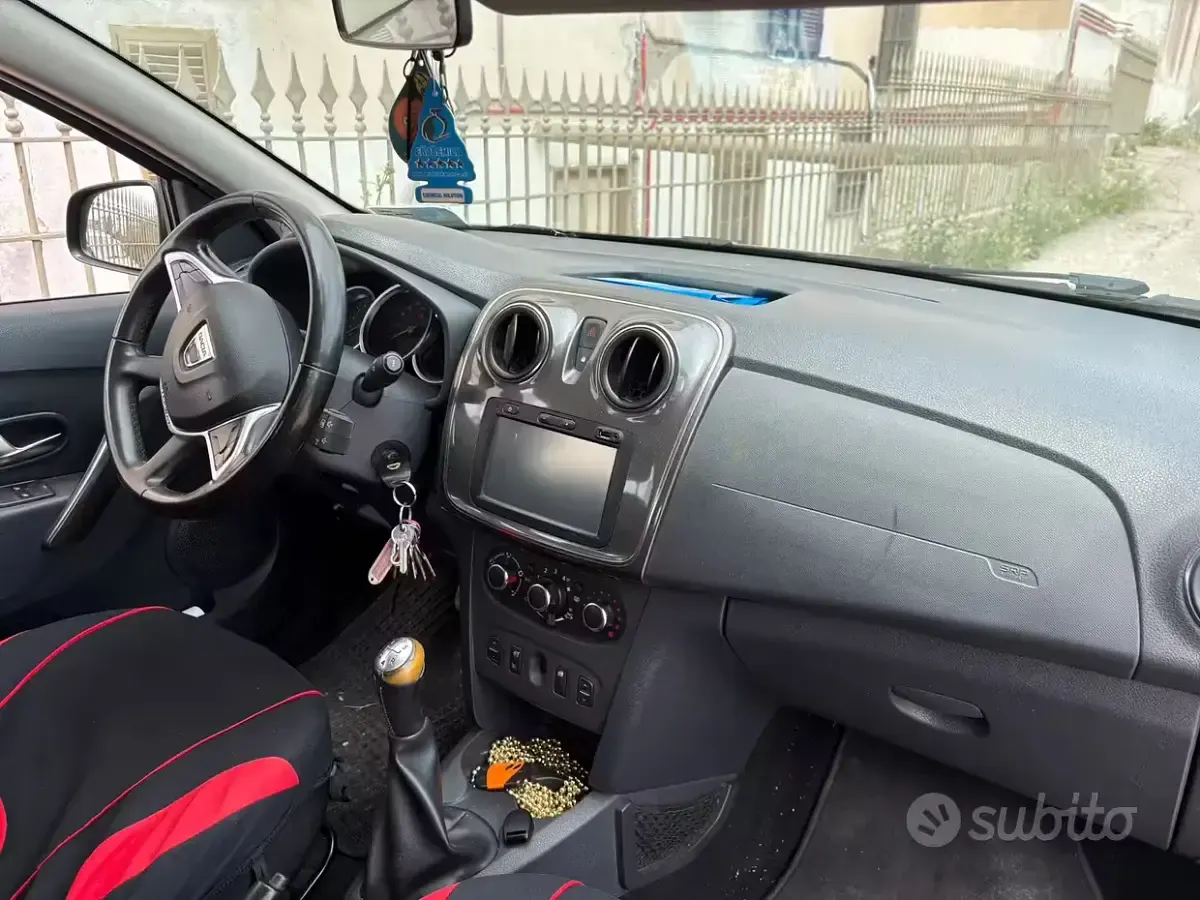 Usata Dacia Sandero Stepway 90 CV (66 kW) 2017 Grigio Berlina