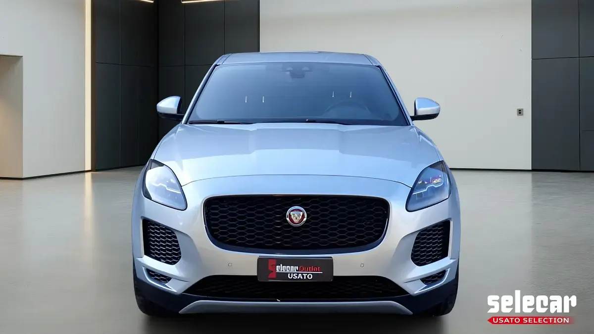 Usata Jaguar E-Pace R-Dynamic 150 CV (110 kW) 2021 N2s argento metallizzato SUV