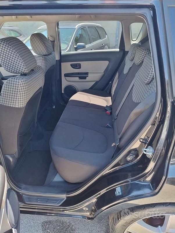 Usata Kia Soul 128 CV (94 kW) 2010 Nero SUV