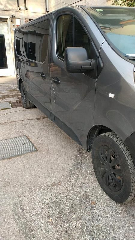 Usata Opel Vivaro 114 CV (83 kW) 2016 Grigio Monovolume