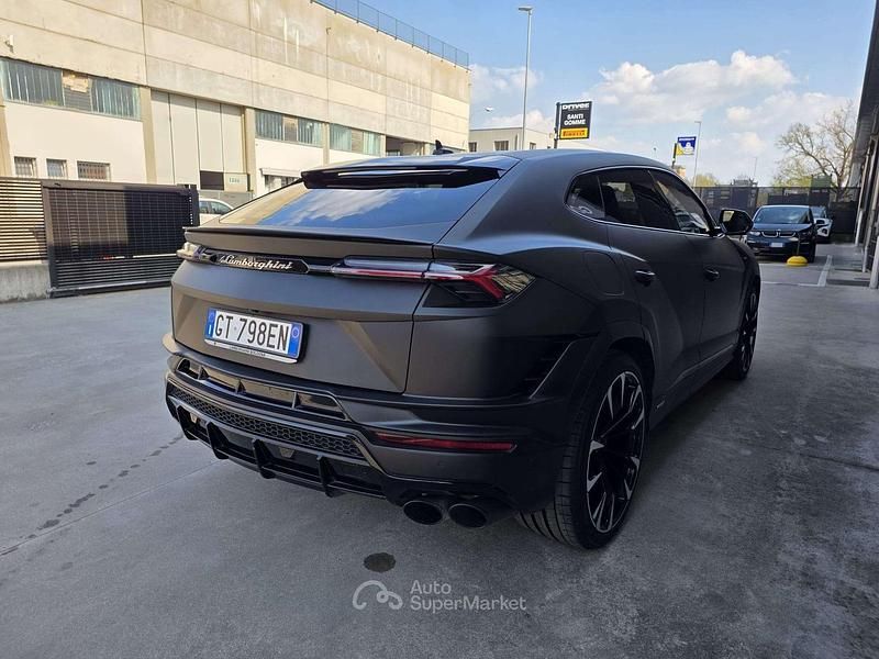 Usata Lamborghini Urus 659 CV (484 kW) 2024 Nero lucido wrapping opaco SUV