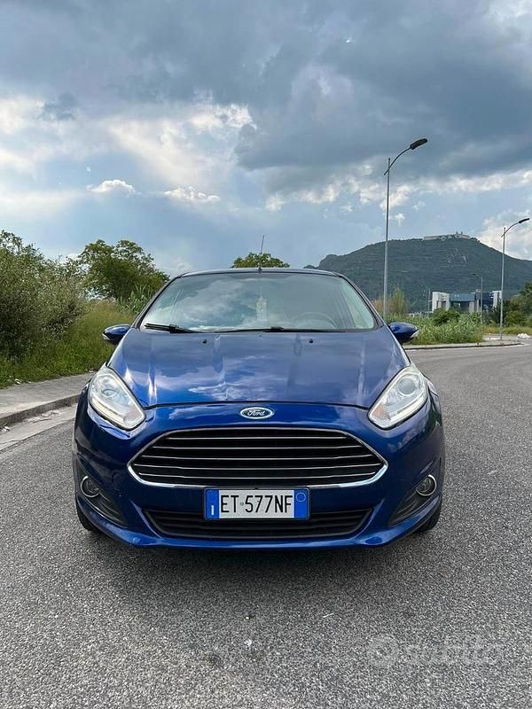 Usata Ford Fiesta 75 CV (55 kW) 2014 Blu/azzurro Utilitaria
