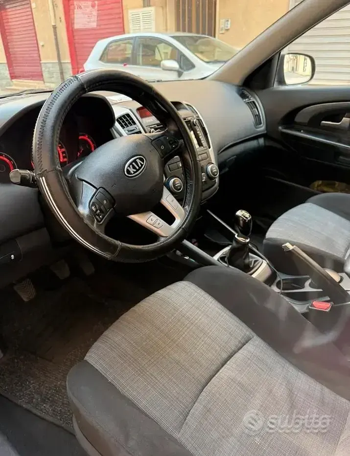 Usata Kia Ceed 115 CV (84 kW) 2010 Grigio Utilitaria