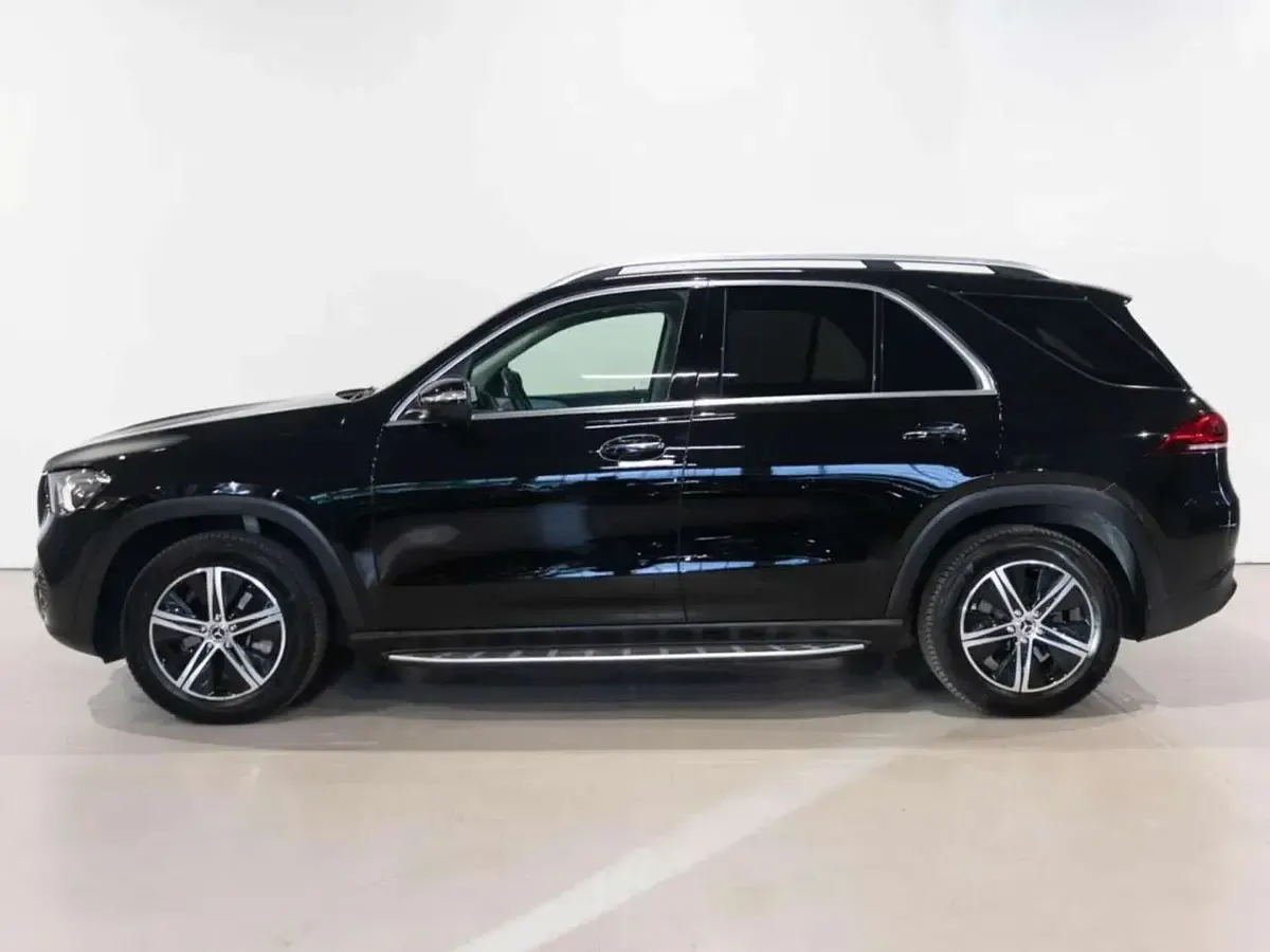 Begagnad Mercedes GLE300 Executive 245 HK (180 kW) 2021 Svart SUV