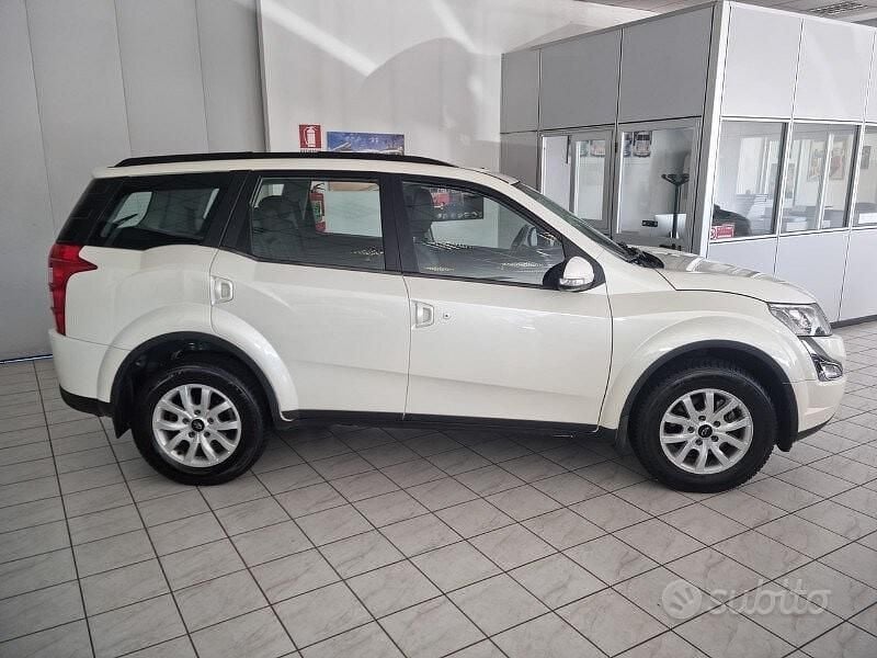 Usata Mahindra XUV500 140 CV (102 kW) 2016 Bianco SUV