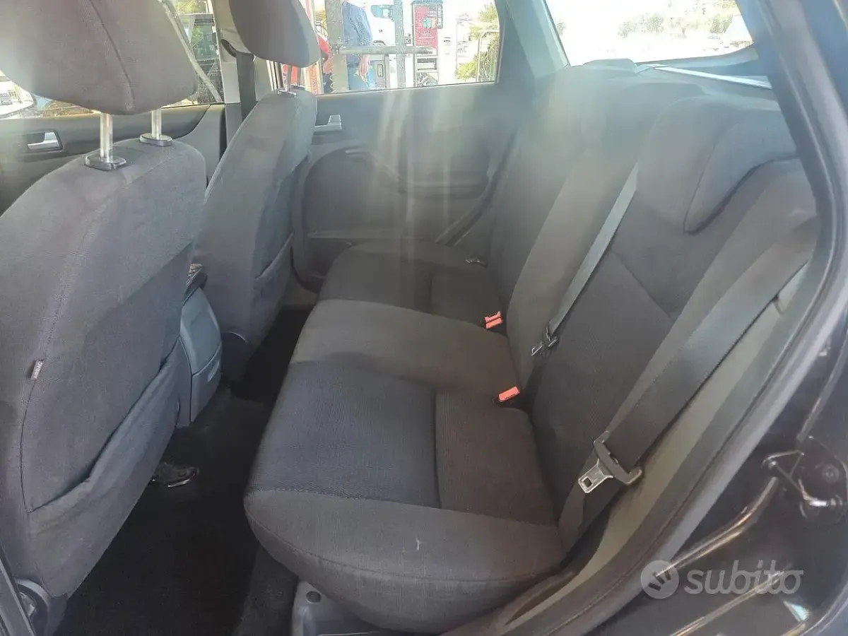 Occasion Ford Focus S 90 ch (66 kW) 2007 Gris Break