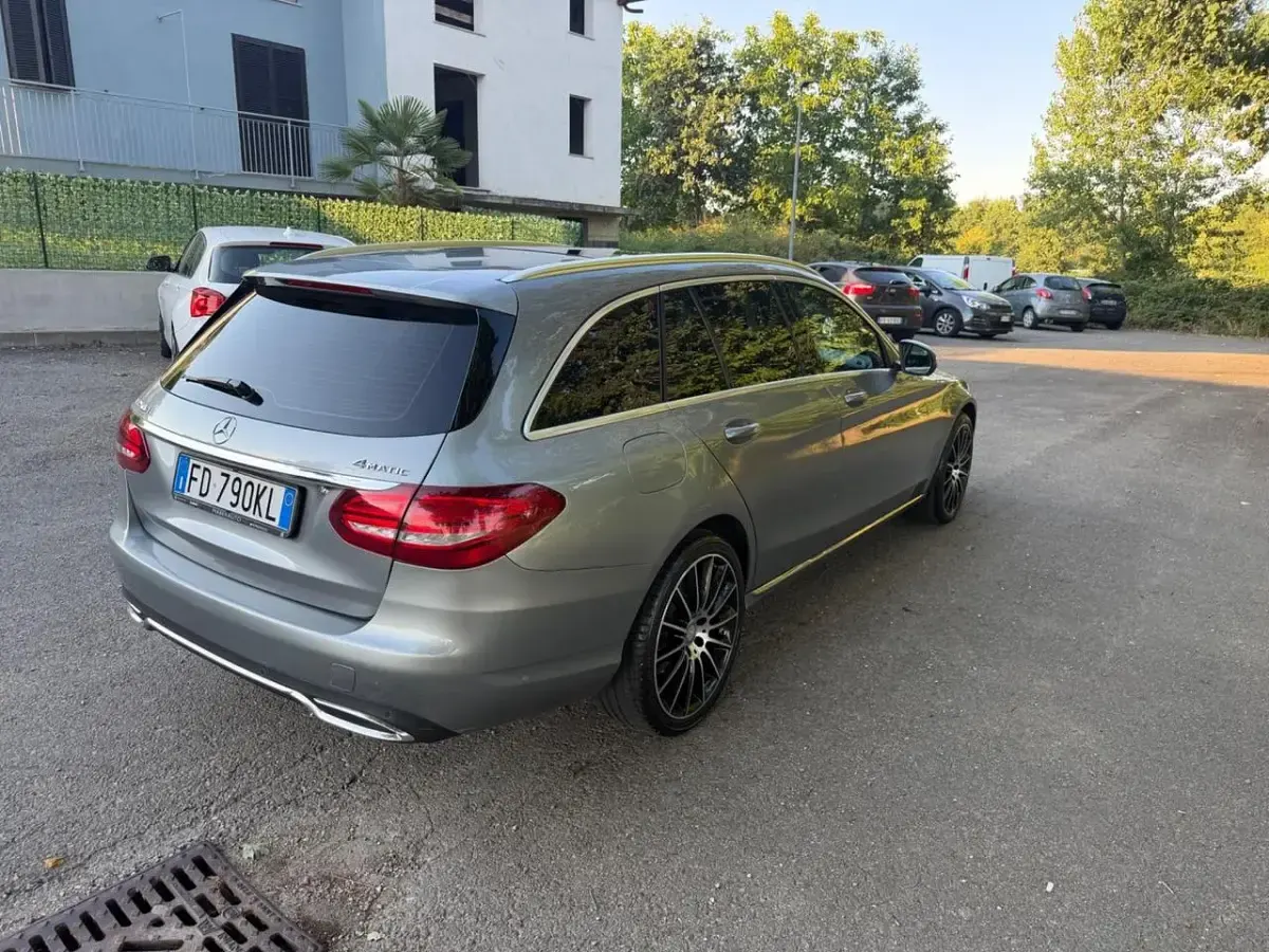 Usata Mercedes C250 204 CV (150 kW) 2015 Beige Station wagon